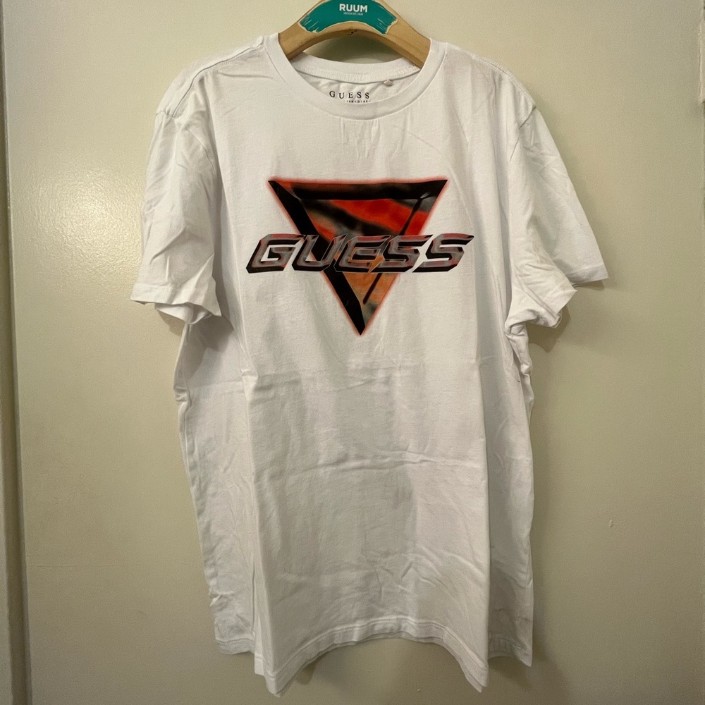 Guess graphic tee